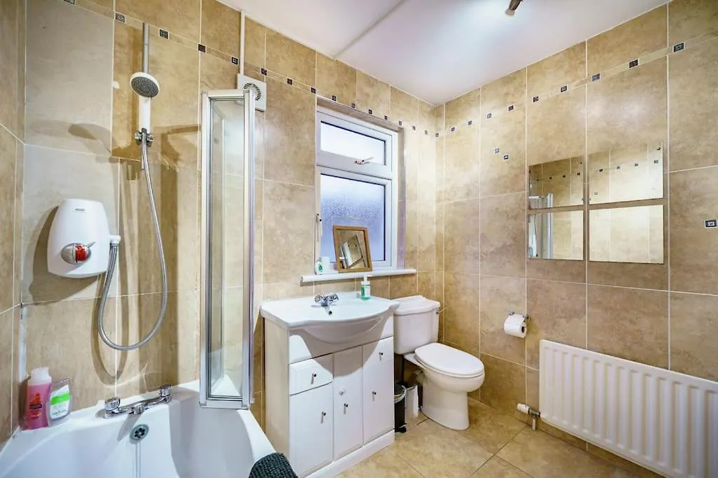 Lovely 2 Bedroom House Close To City Centre Belfast