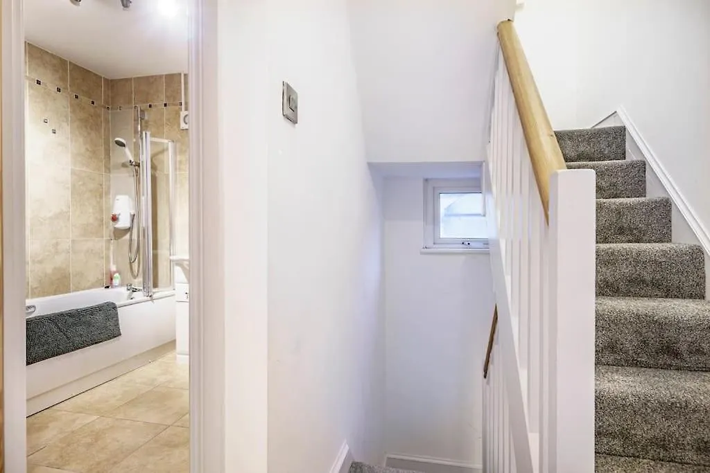 Lovely 2 Bedroom House Close To City Centre Belfast Tatil Evi