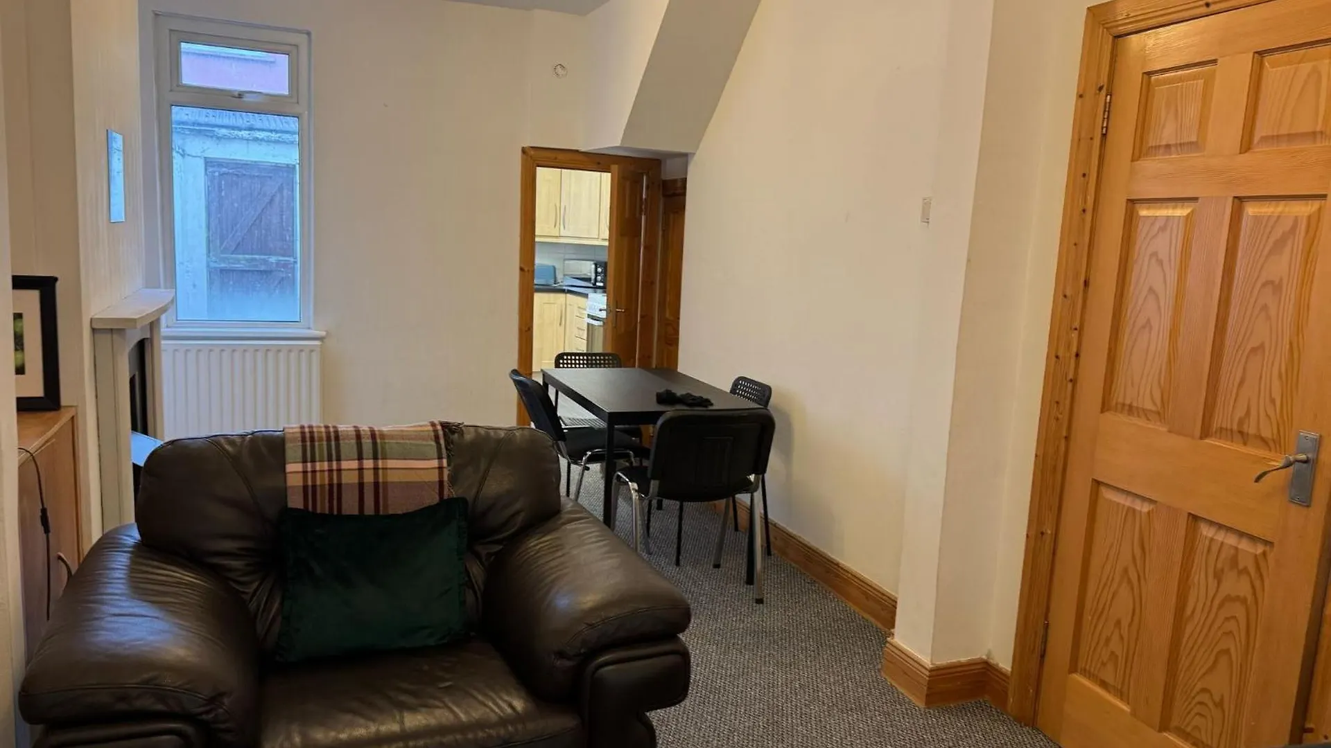 Lovely 2 Bedroom House Close To City Centre Belfast